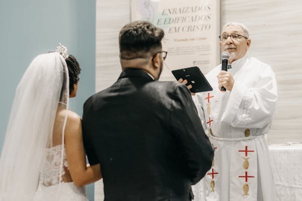 Officiant mariage laïque : créez une cérémonie sur mesure